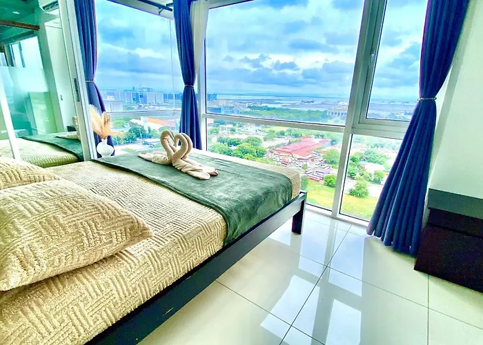 Stunning View Staycation Near Moa Picc World Trade Center Airport Luneta Park Ocean Park Qurino Grandstand